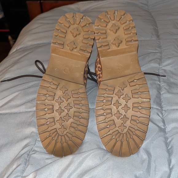 Ann Taylor leopard print combat boots! Super Cute! - Picture 7 of 8